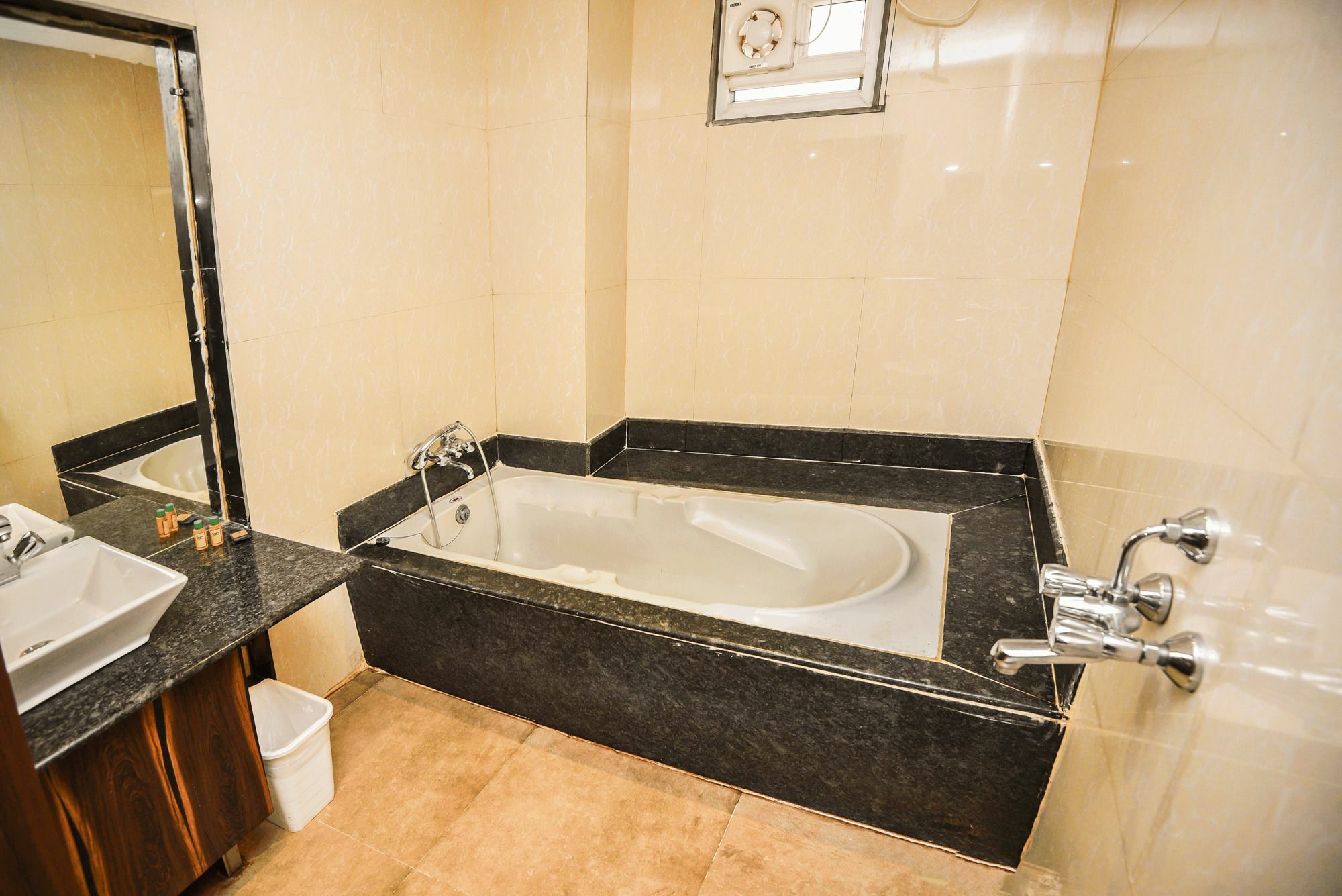 Fabhotel Pentagon Next - Bhubaneswar Railway Station Kültér fotó